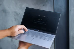 Como o ASUS Vivobook 15 lida com multitarefas? Benchmarks detalhados