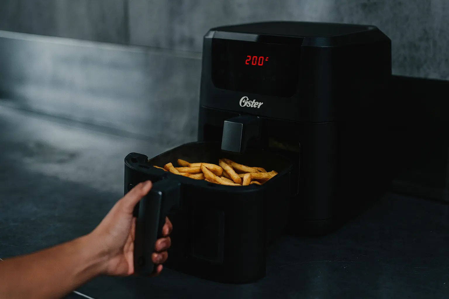 Análise fria de números: watts, litros e dB da Fritadeira Digital Clear Oster 4,6L