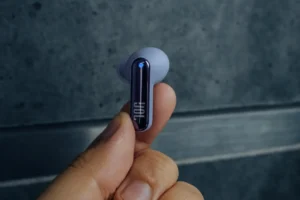 Veja um exemplop: Desempenho x preço: a verdade sobre a JBL Live Beam 3 em números.