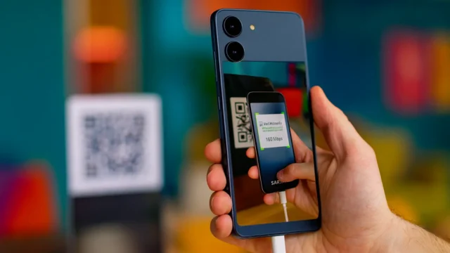 Display premium: 3 Samsung Galaxy S25 ultra 5G em foco