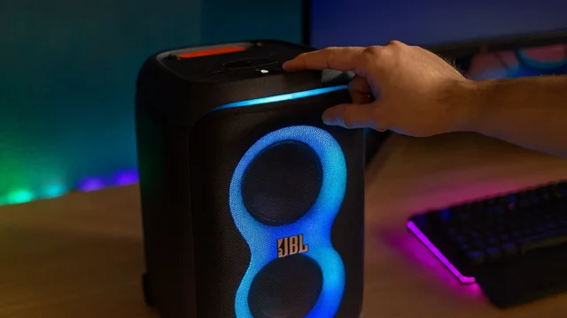 3 Caixas JBL PartyBox com Show de Luzes e Graves Potentes