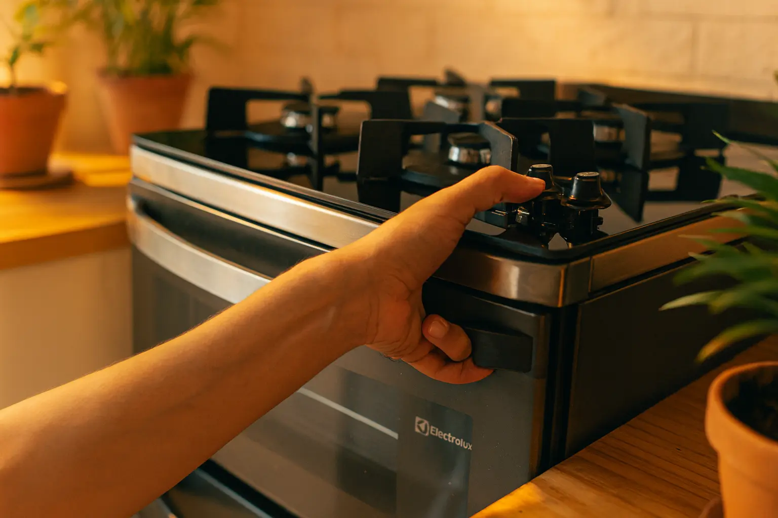 Fogão Electrolux 5 Bocas com Air Fryer e Duplo Forno na Amazon