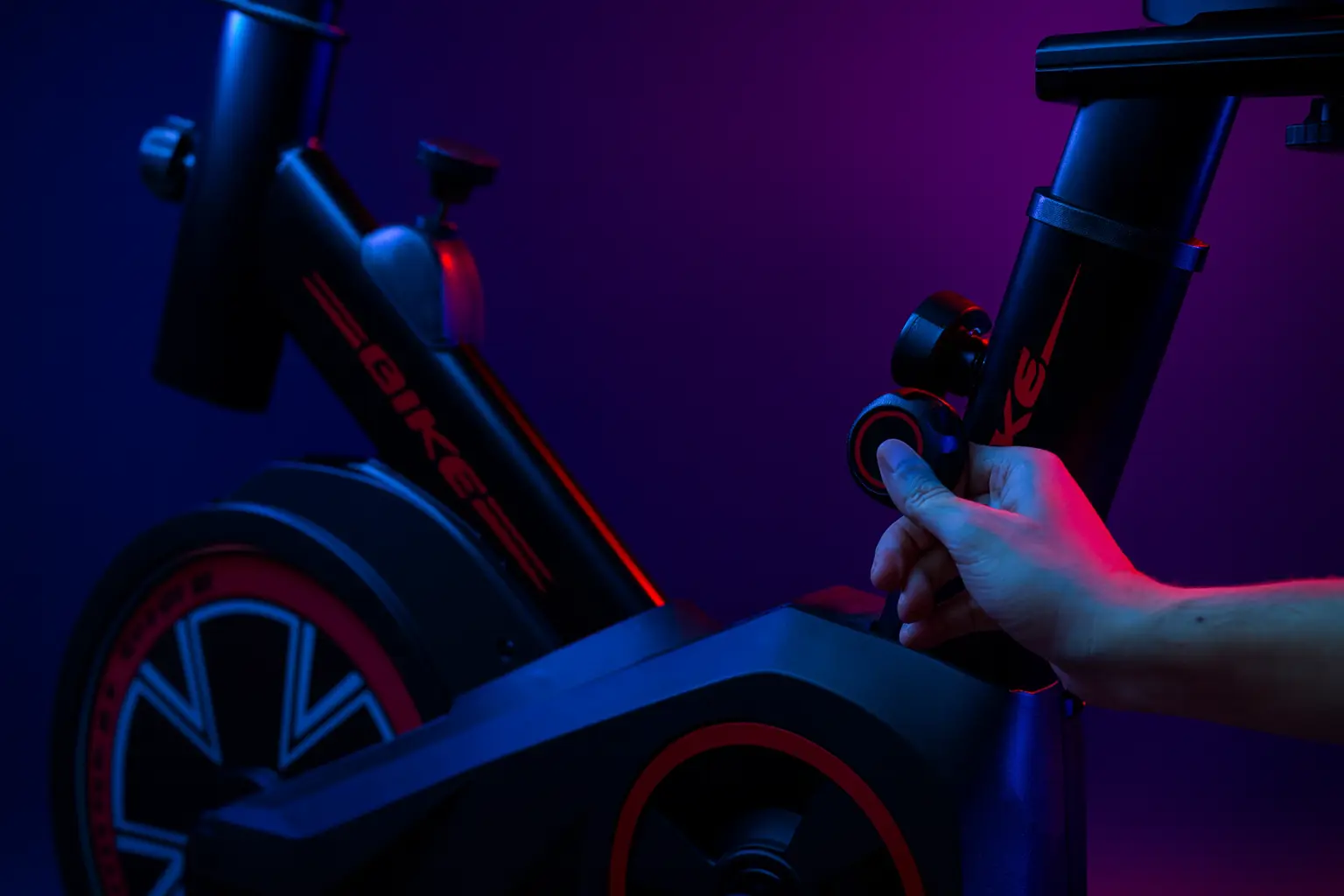 Bicicleta Ergométrica Indoor com 10% OFF em até 10x na Amazon; preço monitorado hoje