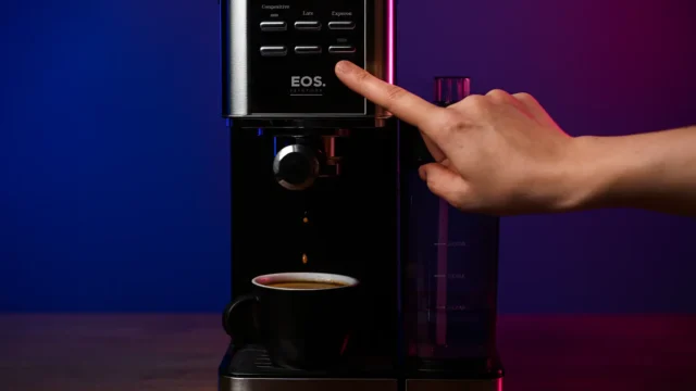 Cafeteira Espresso Eos Latte Inox em estoque limitado: 14% OFF na Amazon