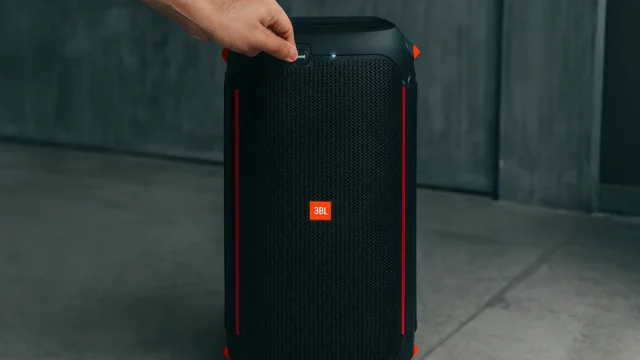 JBL PartyBox 710 com 10% OFF e 12x sem juros na Amazon