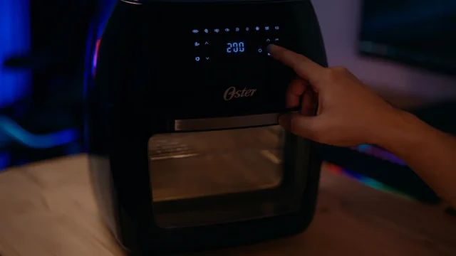 3 Air Fryers Oster 3 em 1 práticas para o dia a dia
