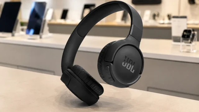 JBL Tune 520BT: som potente e leve, cabe no dia a dia?