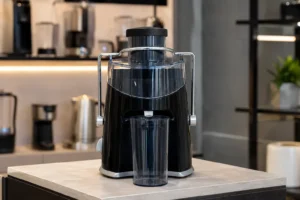 Centrífuga Britânia Juicer 700 atende quem quer só fazer sucos