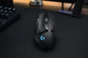 Logitech G502 LIGHTSPEED agrada quem troca leveza por mais controles