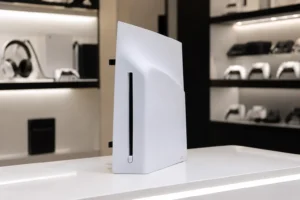 Unidade de disco do PS5 troca simplicidade digital por mídia física