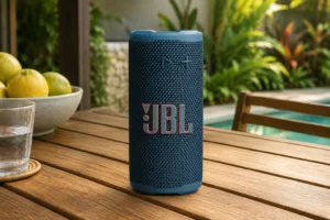 JBL Grip atende quem quer levar uma caixa pequena para qualquer lugar