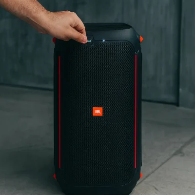 JBL PartyBox 710 com 10% OFF e 12x sem juros na Amazon