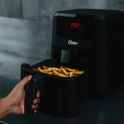 Análise fria de números: watts, litros e dB da Fritadeira Digital Clear Oster 4,6L