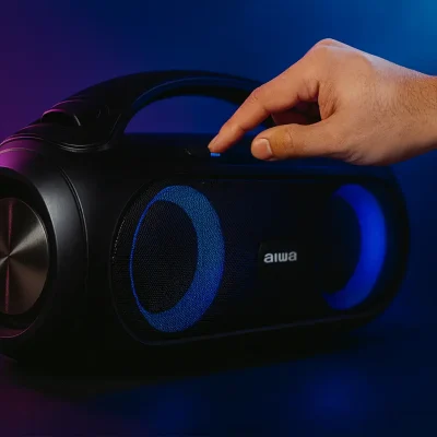 Desmontamos a Aiwa Boombox BBS-02A: qualidade de construção vale o preço?